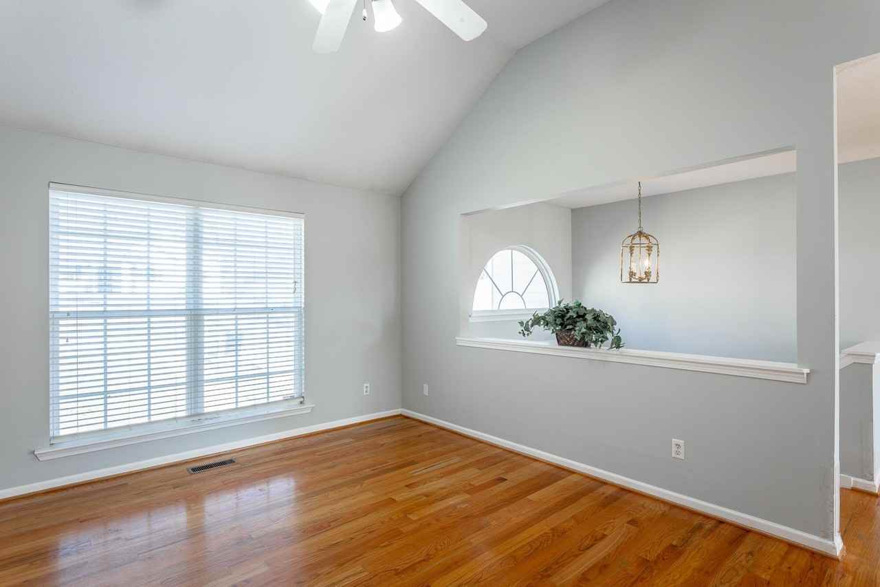 946 Fuller Glen Cir - Photo 4 of 31