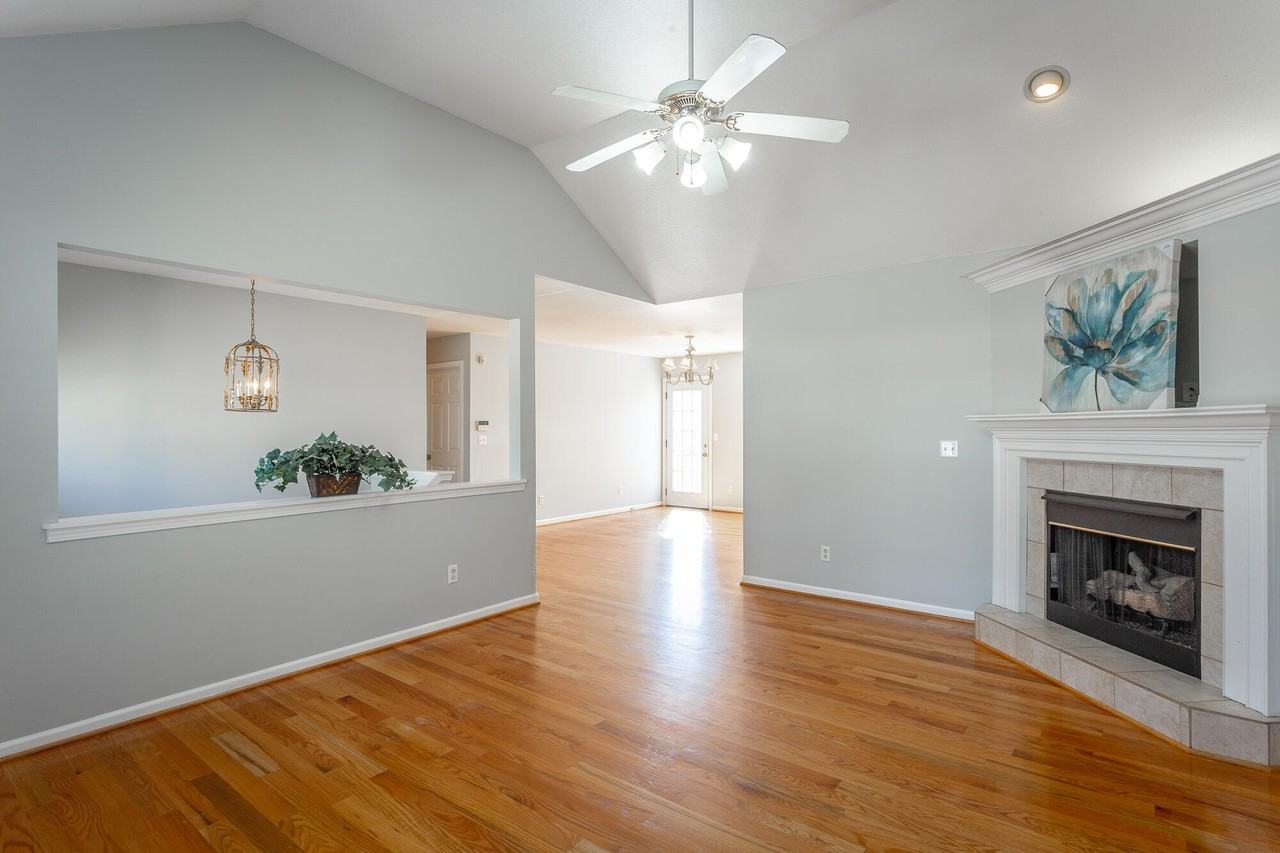 946 Fuller Glen Cir - Photo 5 of 31