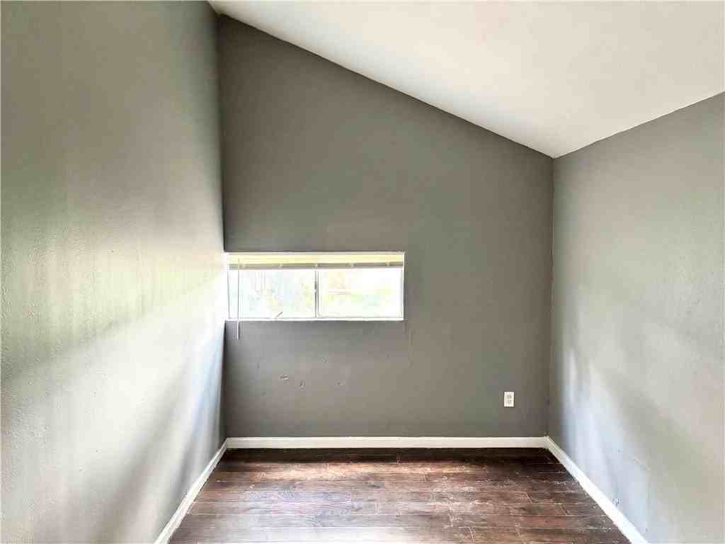 711 W Lakeside Dr - Photo 5 of 12