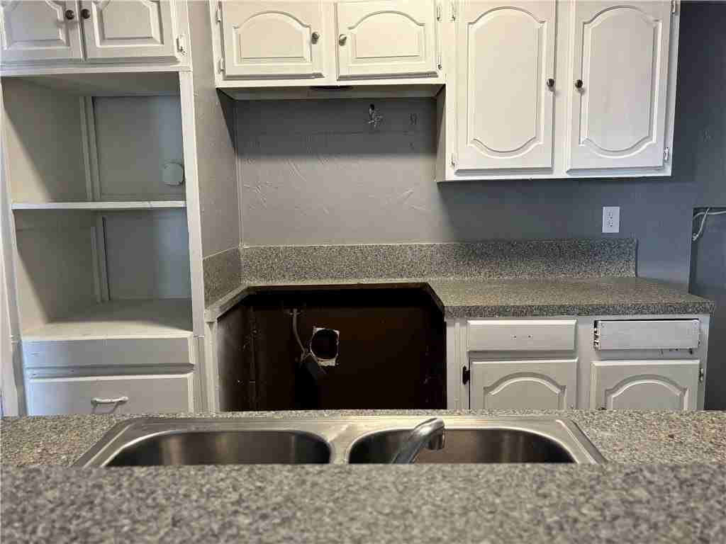 711 W Lakeside Dr - Photo 6 of 12