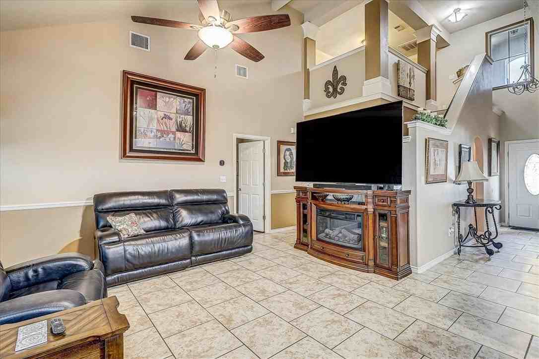 7229 Brown Dr - Photo 3 of 40