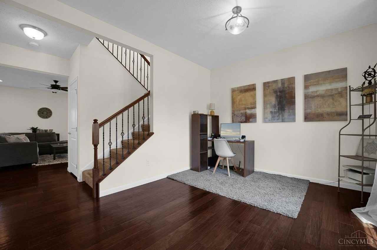 6468 Holly Ln - Photo 5 of 30