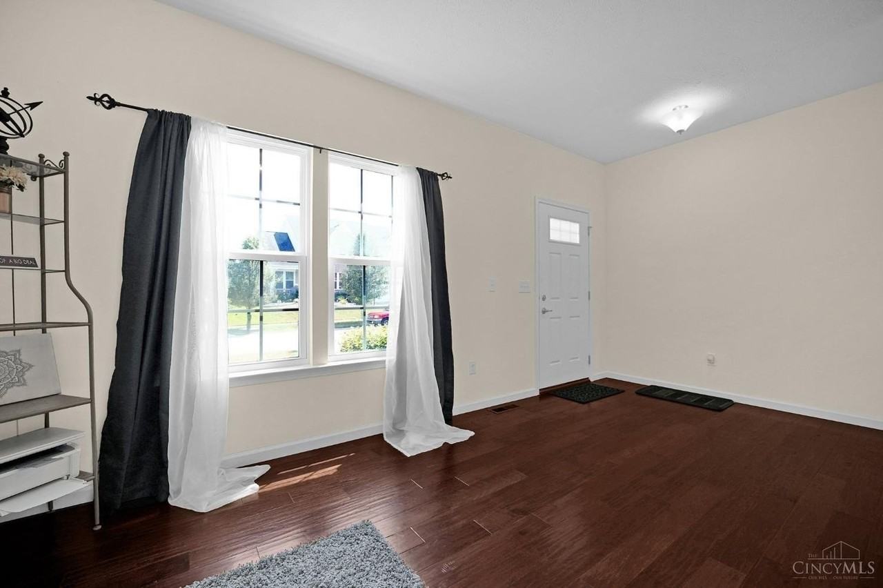 6468 Holly Ln - Photo 6 of 30
