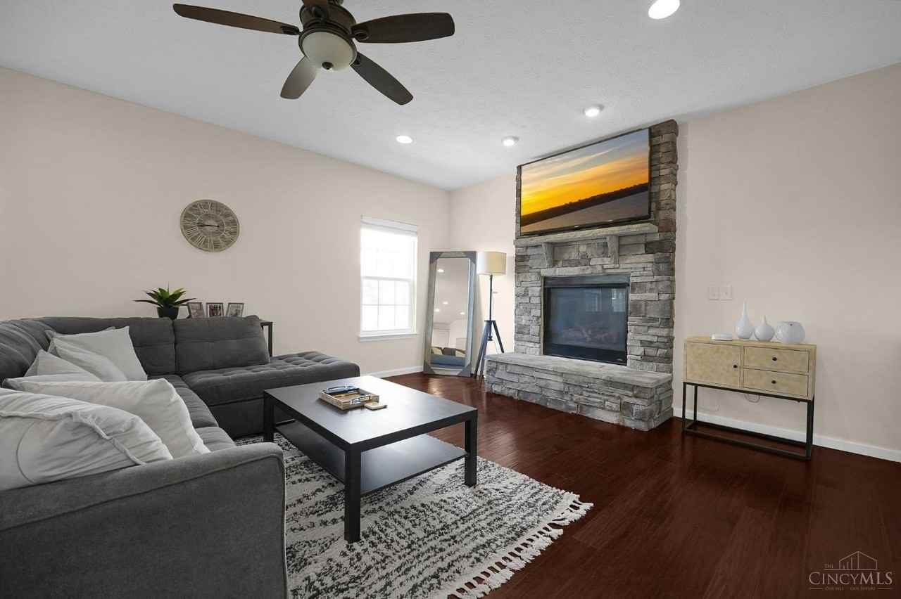 6468 Holly Ln - Photo 7 of 30