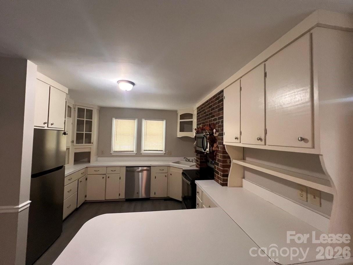 144 Mountain View Rd - Photo 3 of 33