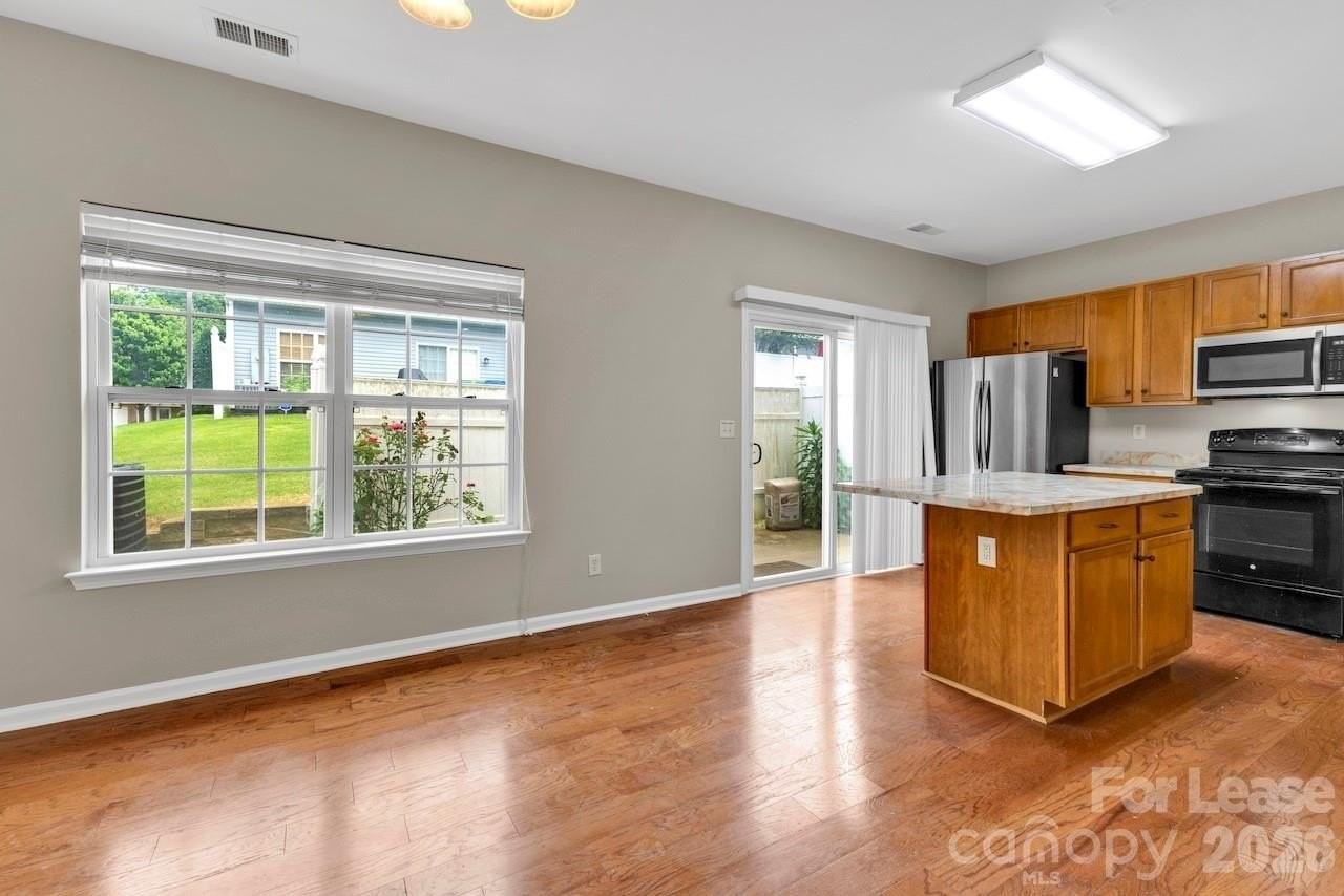 10350 Stineway Ct - Photo 4 of 19