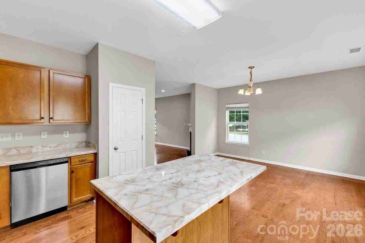 10350 Stineway Ct - Photo 5 of 19