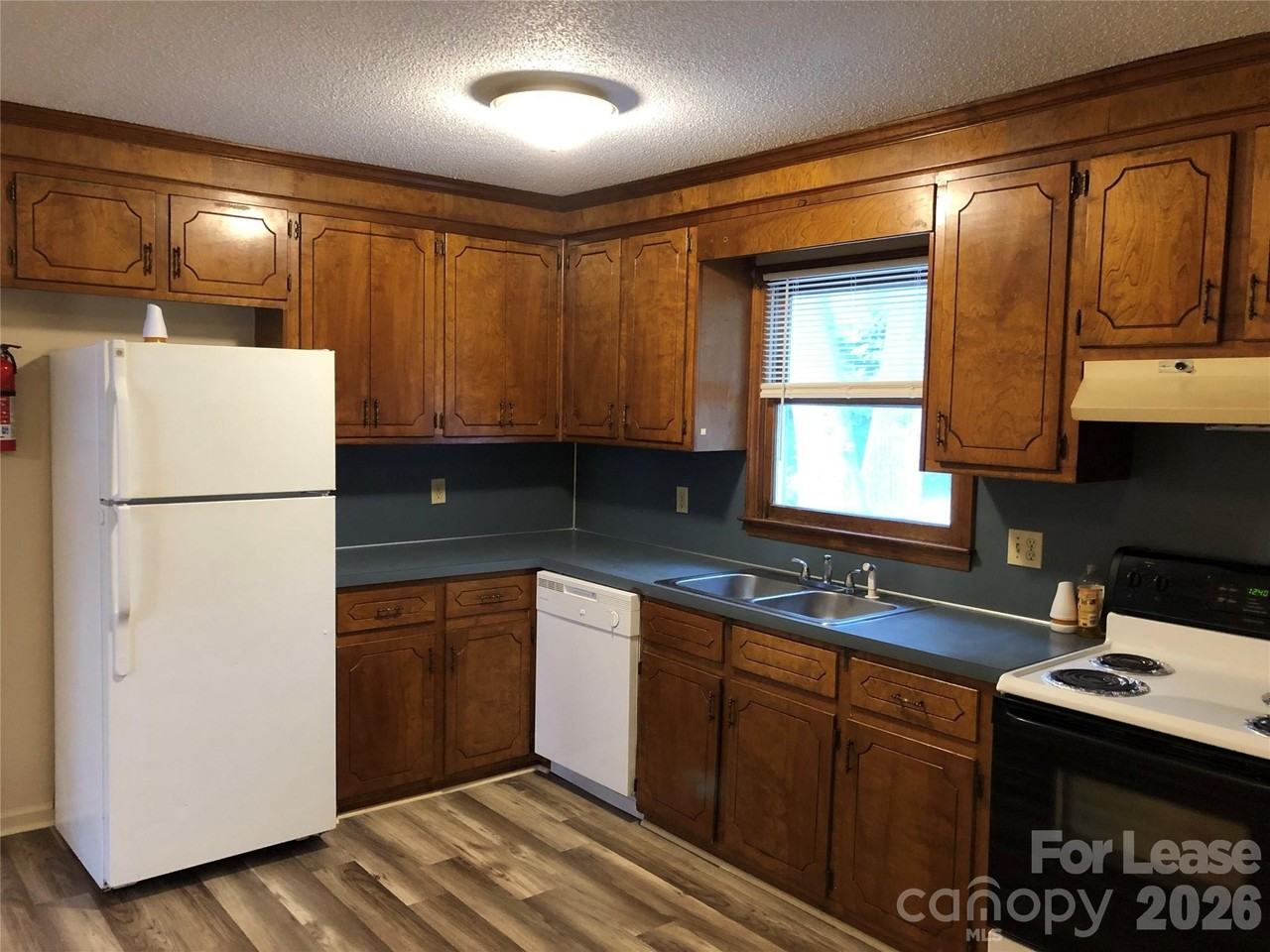 3009 Chestnut Rd - Photo 3 of 9