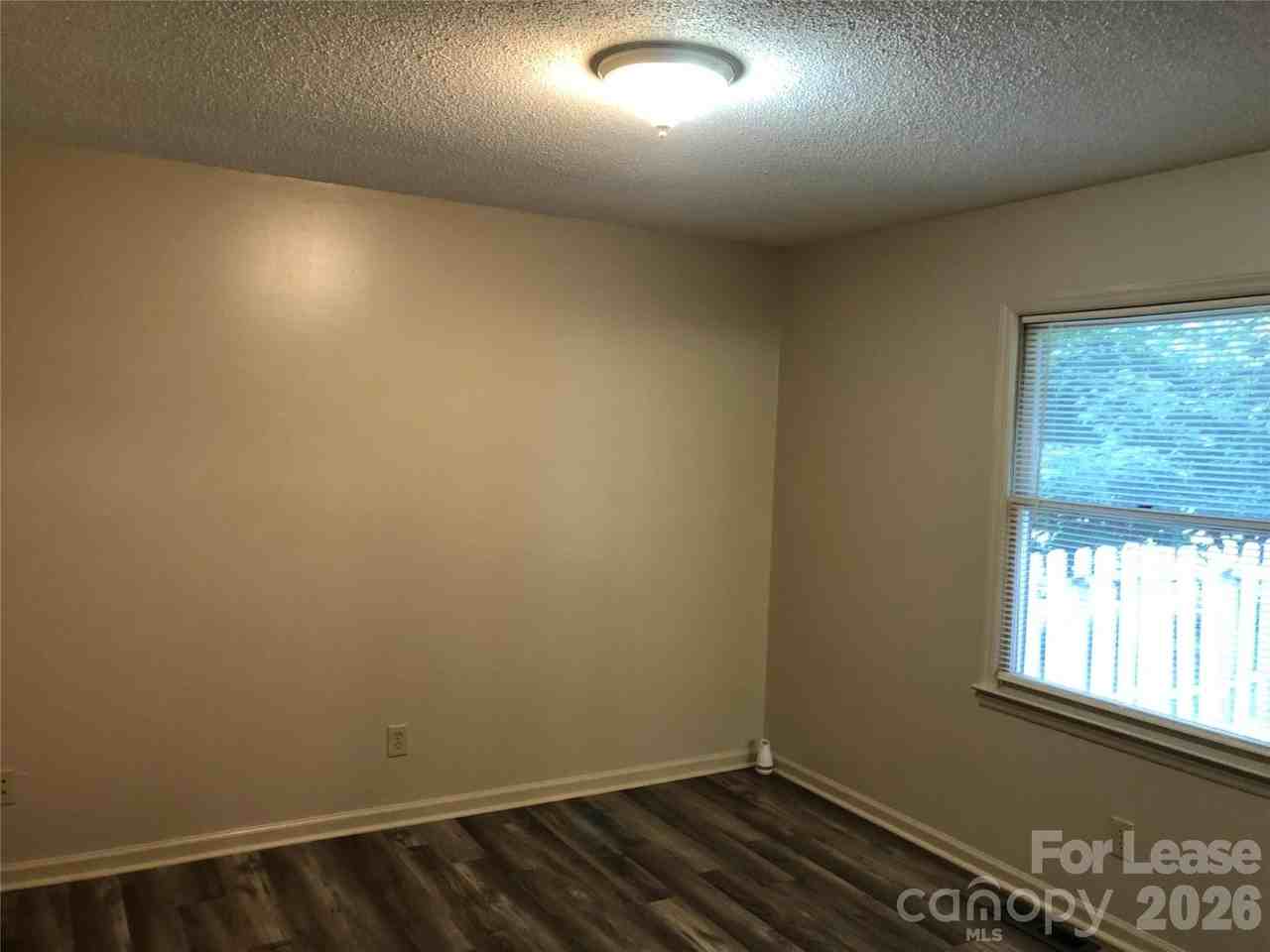 3009 Chestnut Rd - Photo 4 of 9
