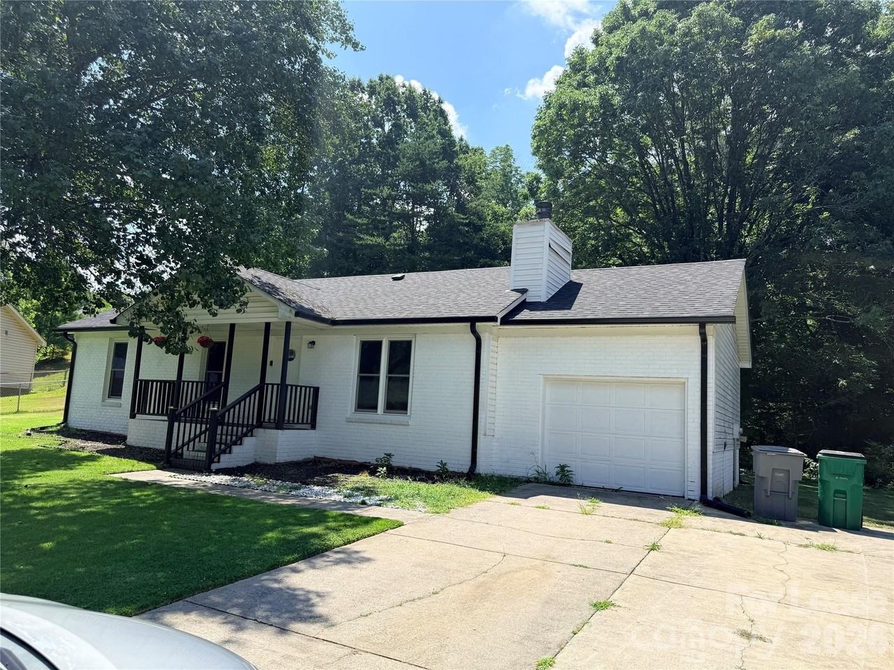 5819 Woodrock Ct - Photo 2 of 17