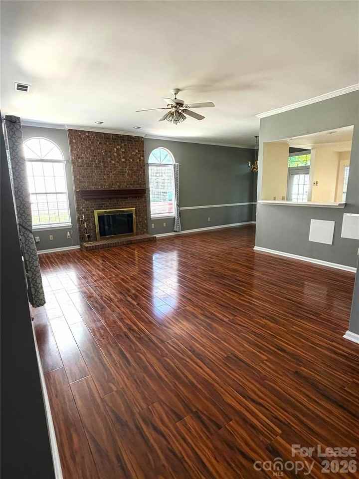 900 Gretna Green Dr - Photo 2 of 14