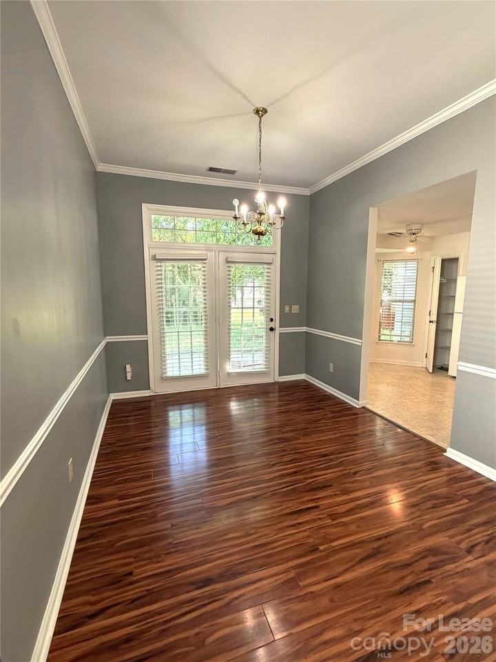 900 Gretna Green Dr - Photo 3 of 14