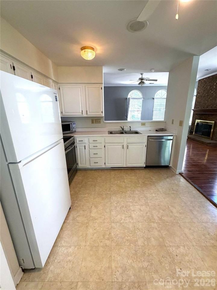 900 Gretna Green Dr - Photo 4 of 14