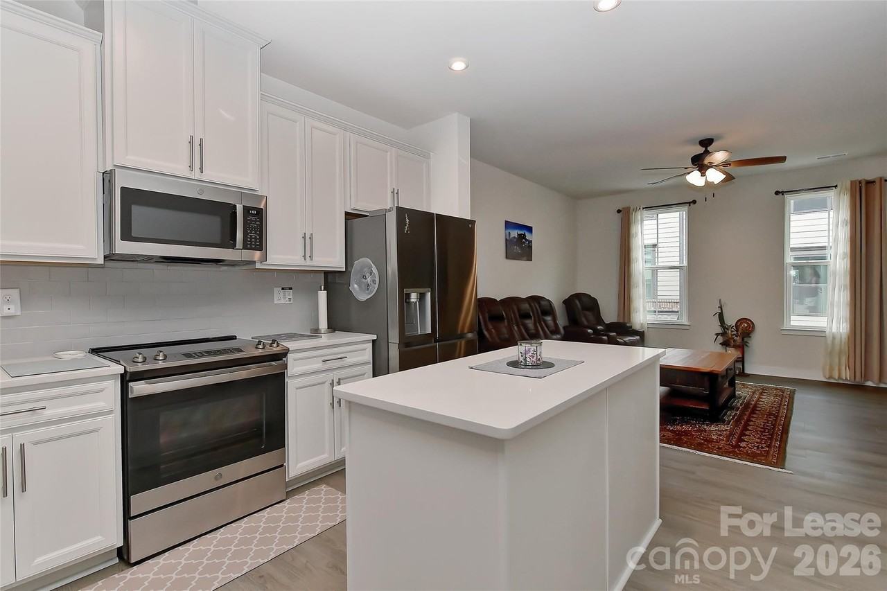 421 Spearfield Ln - Photo 3 of 24