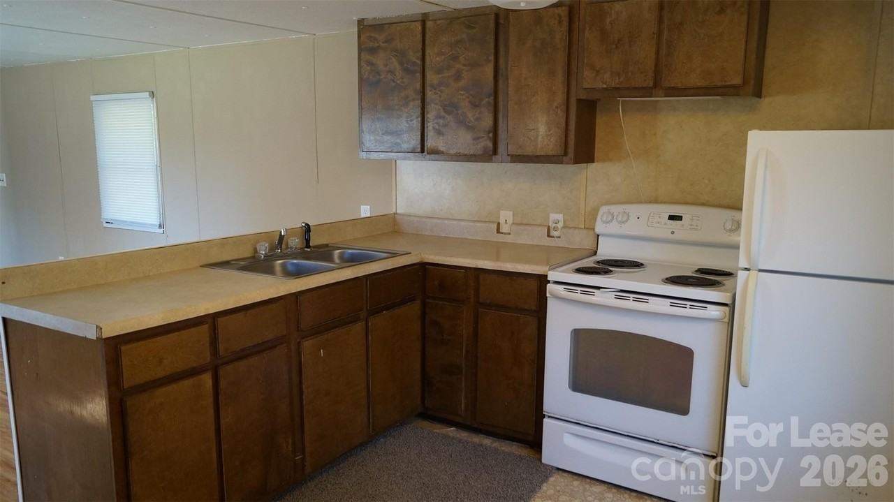 412 Copeland Park - Photo 4 of 9