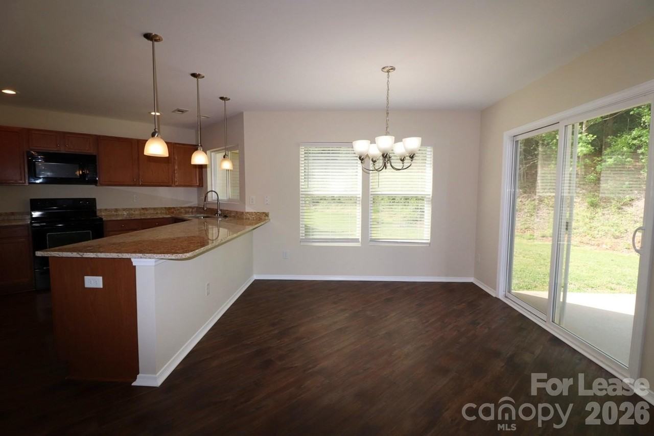 13011 Lake Erie Ln - Photo 5 of 31