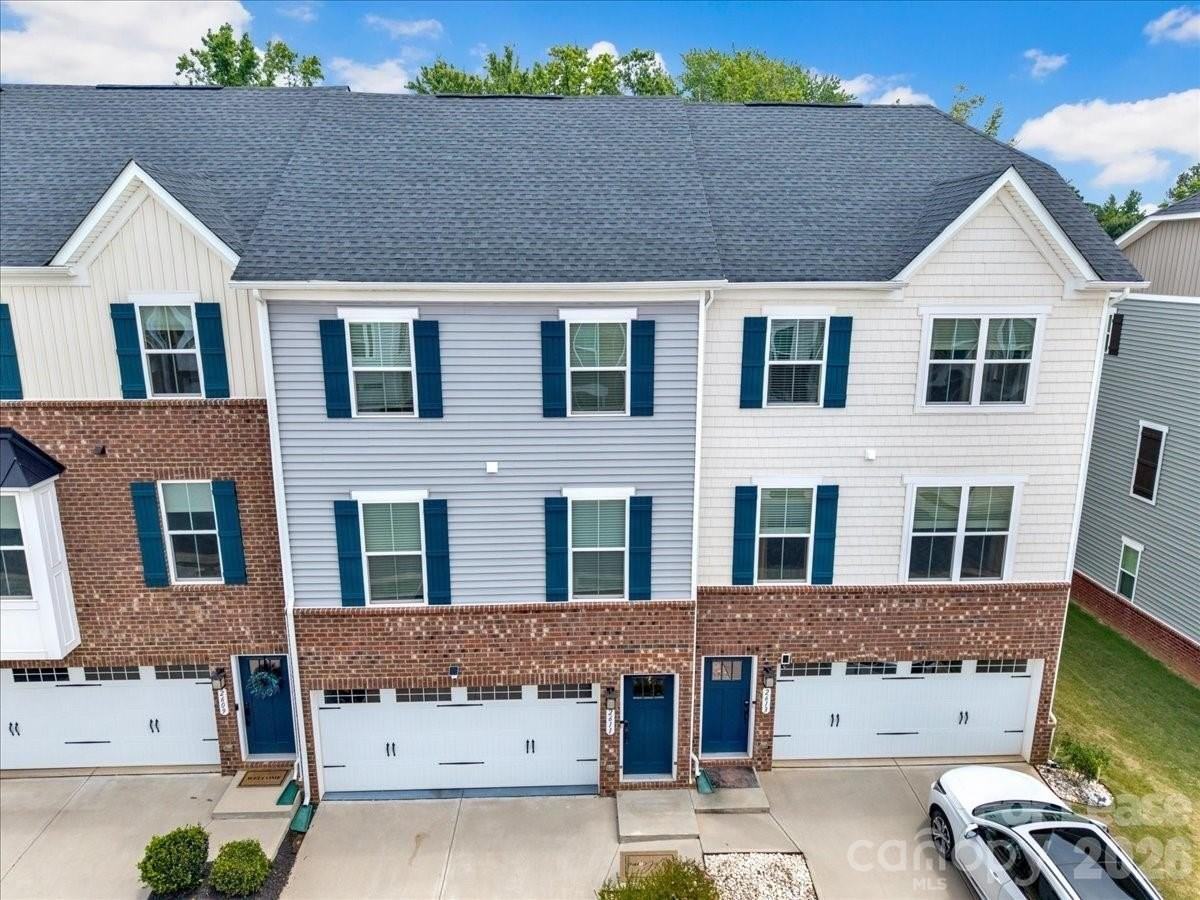 2611 Grantham Place Dr - Photo 2 of 26