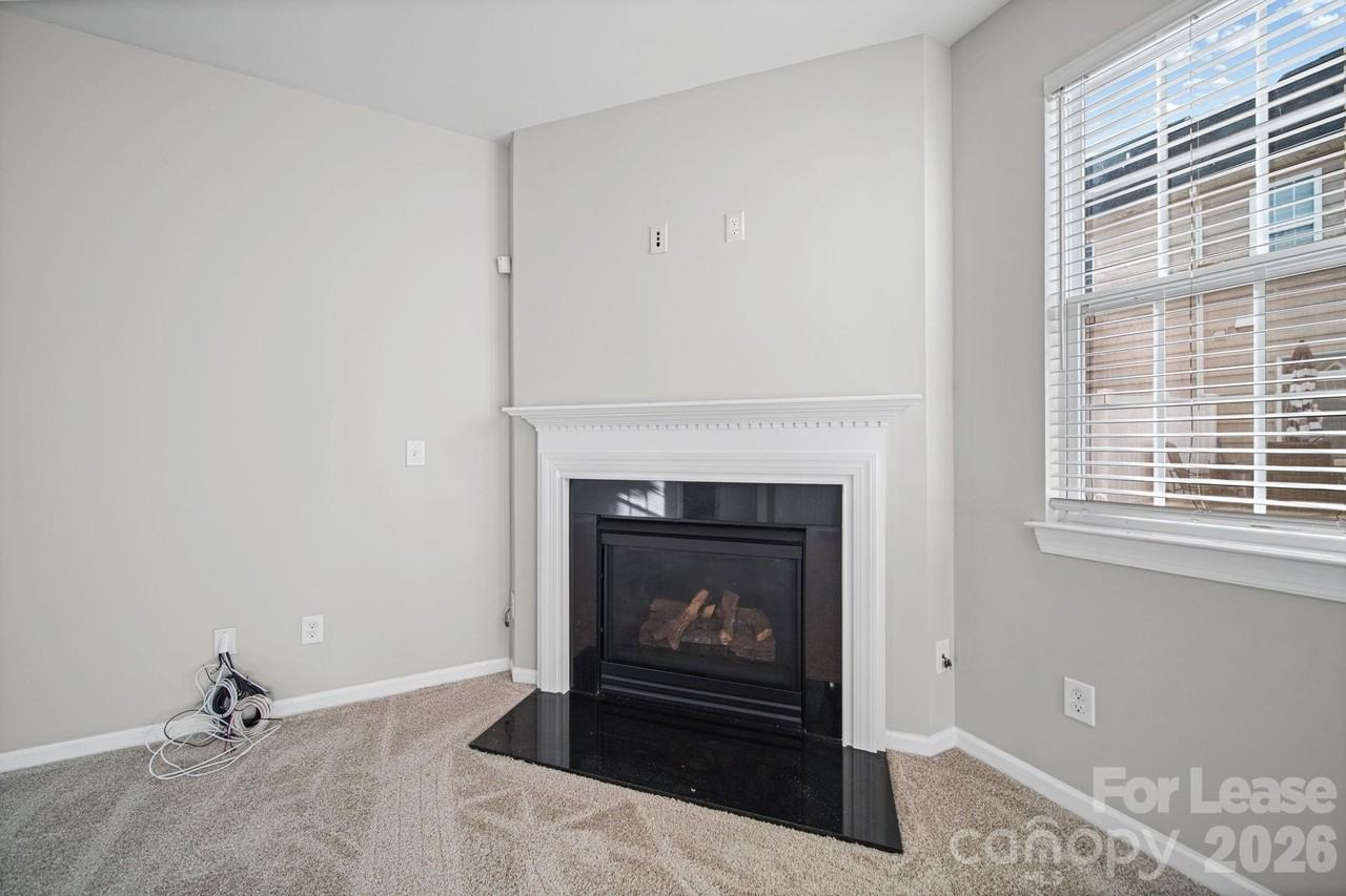 5470 Allison Ln - Photo 7 of 39