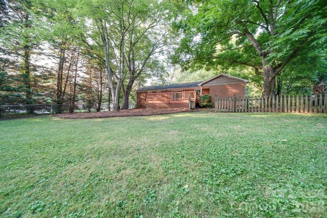 6700 Castlegate Dr - Photo 5 of 48