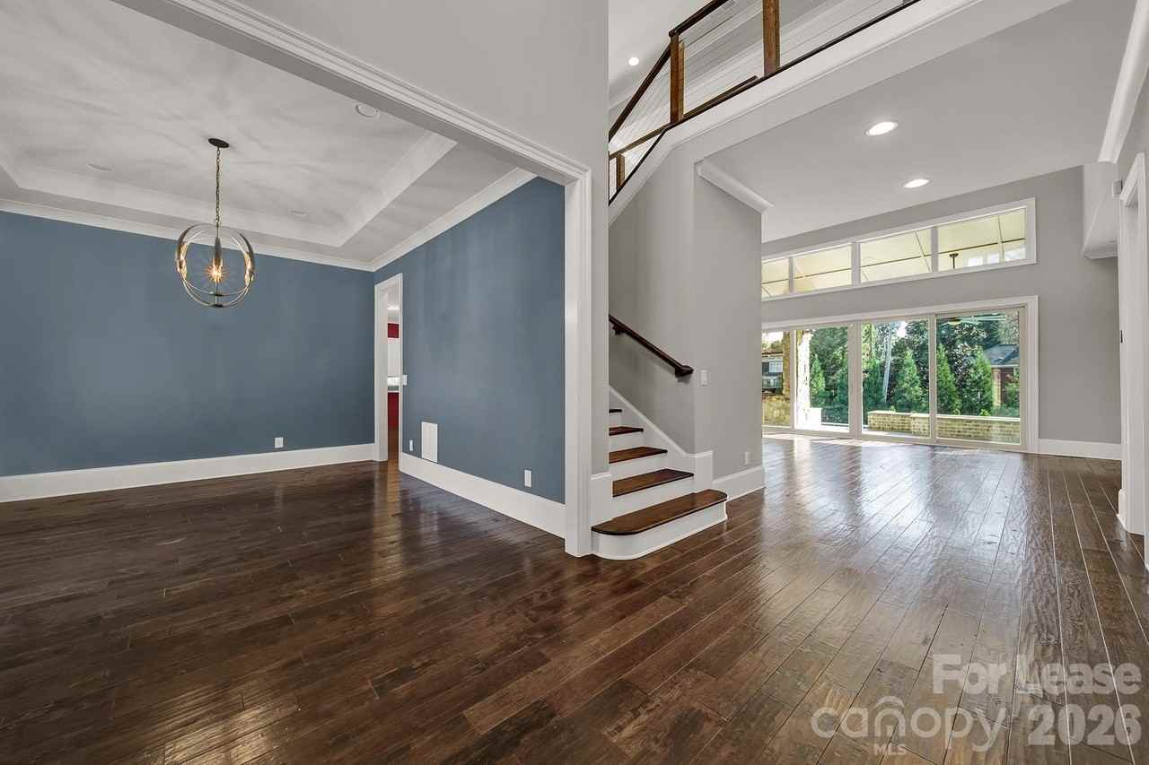 2011 Sharon Ave - Photo 4 of 48