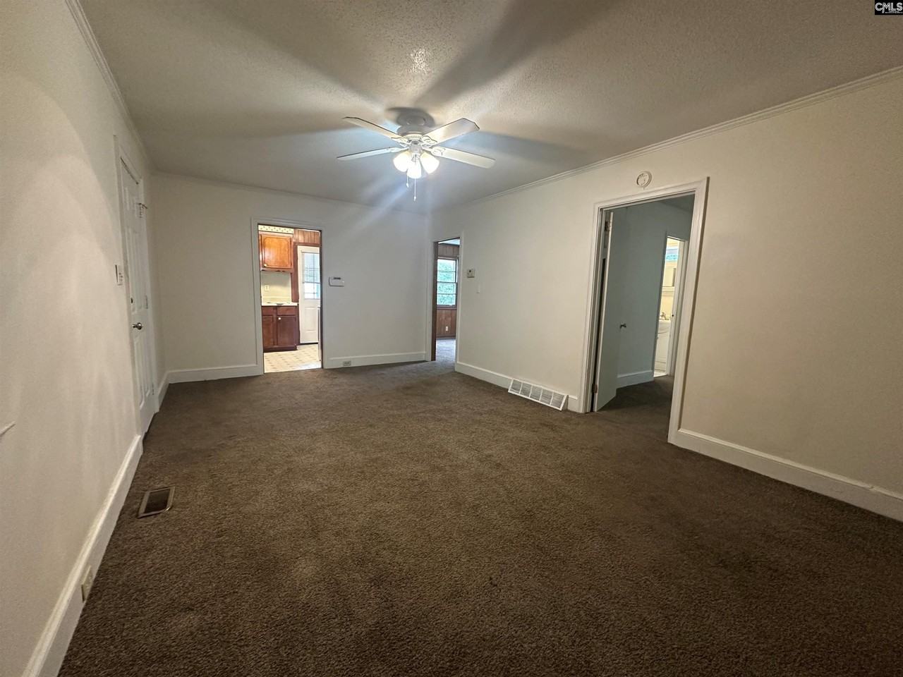 1213 Summerland Dr - Photo 3 of 13