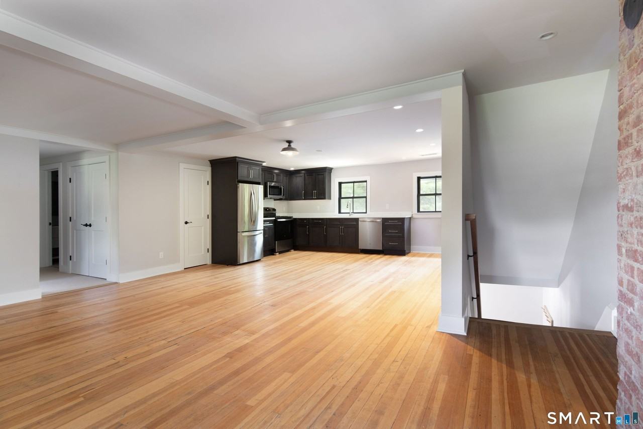 46 Library St - Photo 5 of 14
