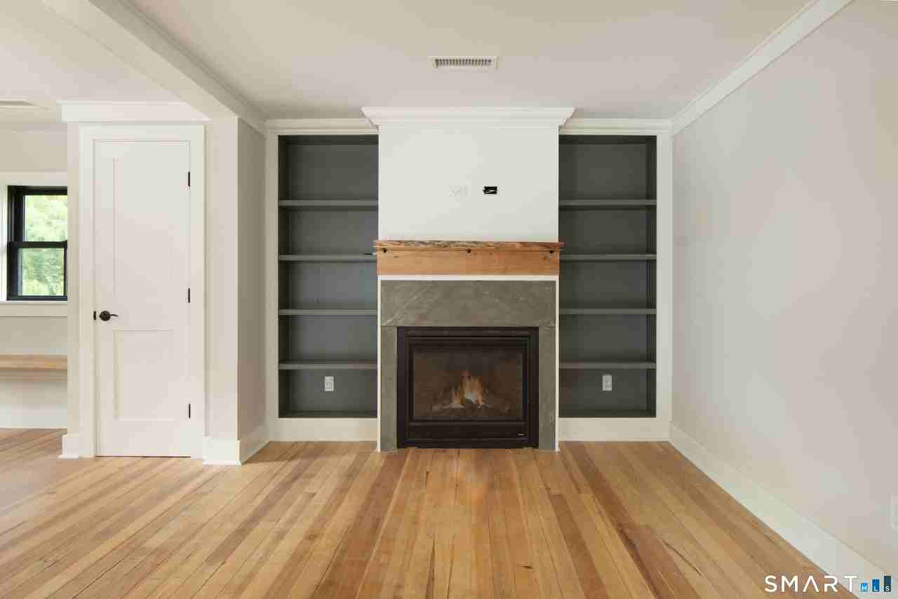 46 Library St - Photo 7 of 14