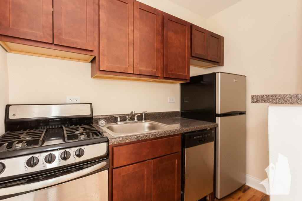 818 W Diversey Pkwy #G - Photo 7 of 11