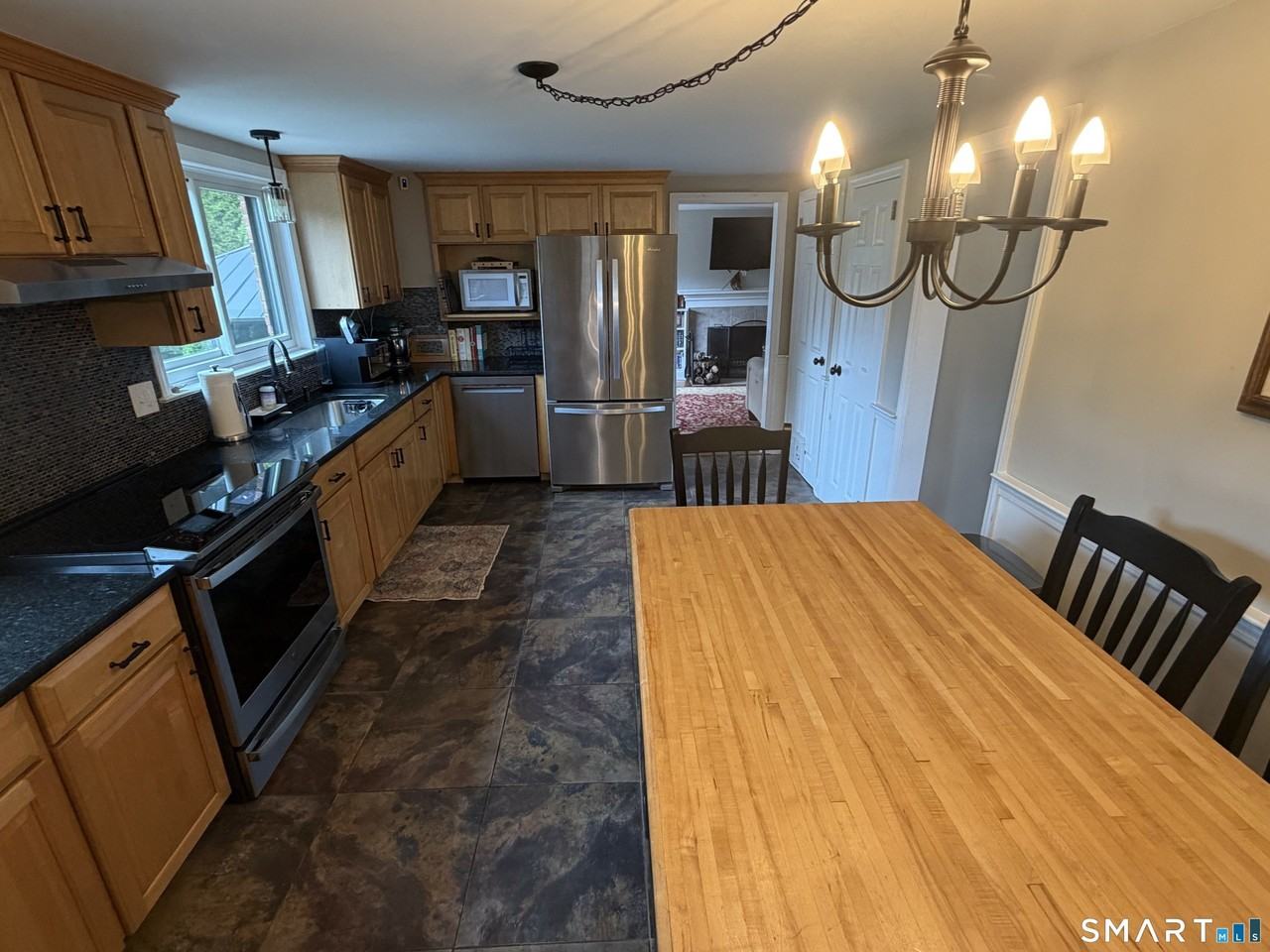 79 Brook St - Photo 2 of 24