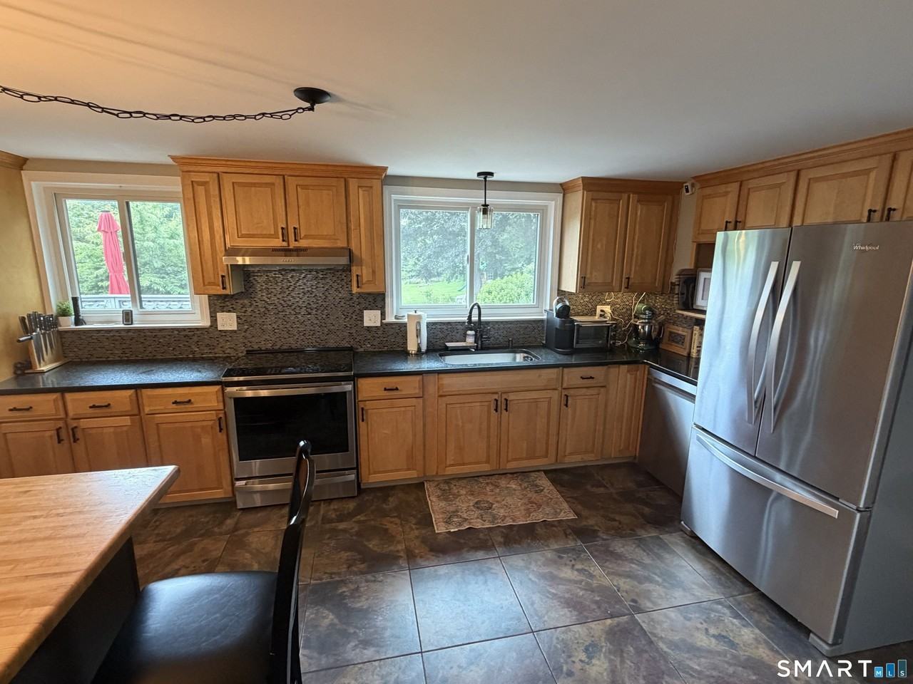 79 Brook St - Photo 3 of 24