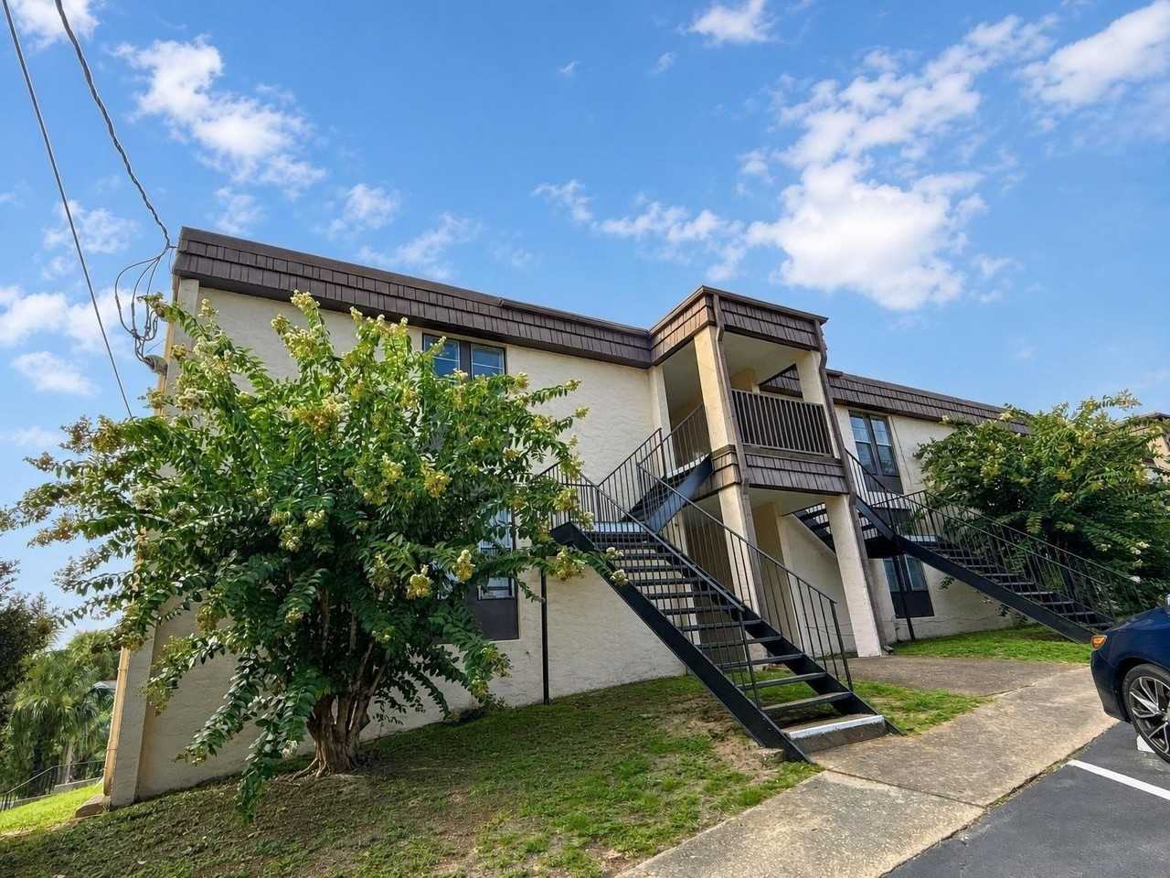 404 Marshall Ct Nw #2 - Photo 4 of 10