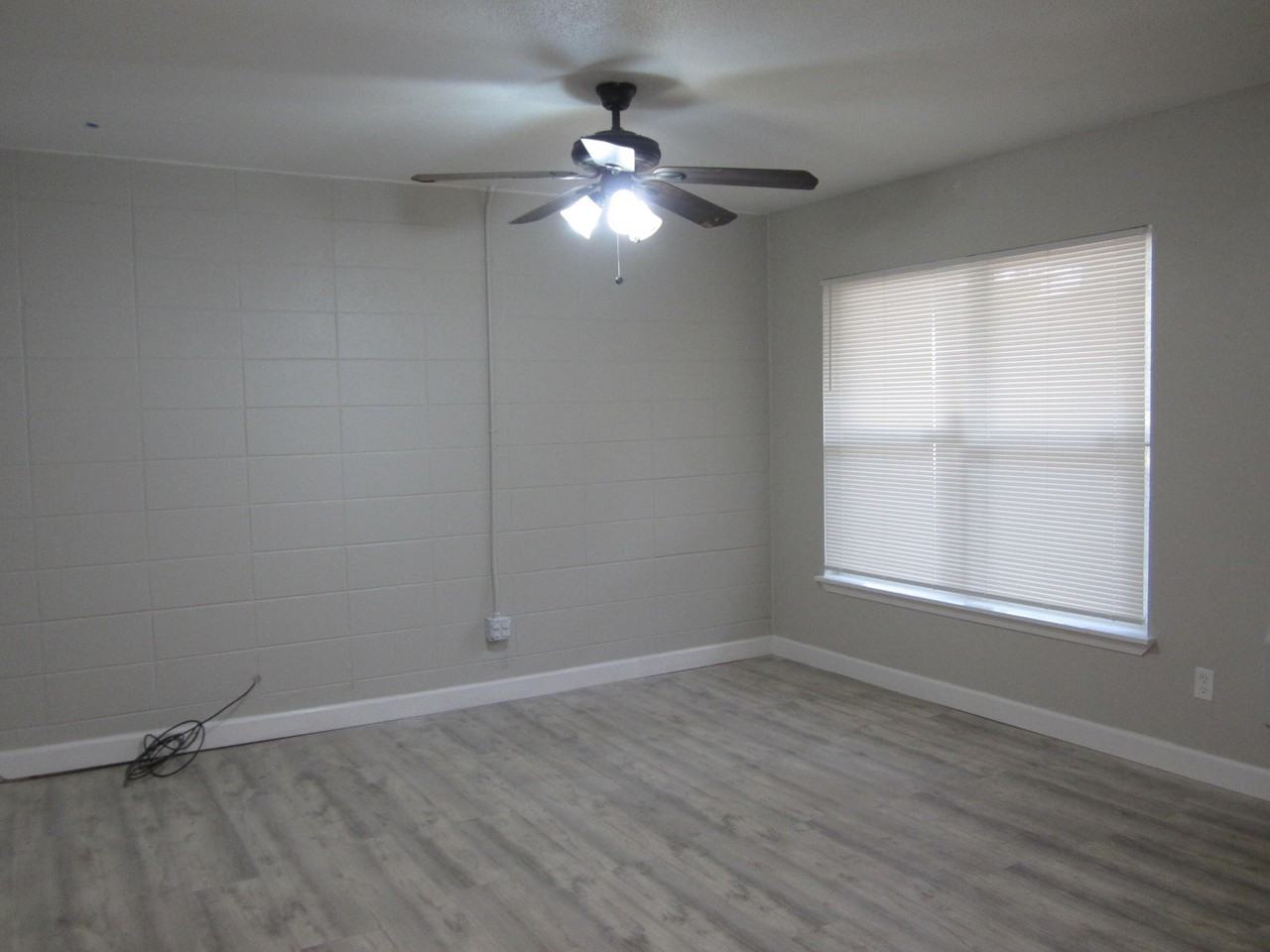 109 Chicago Ave Se #1 - Photo 2 of 9