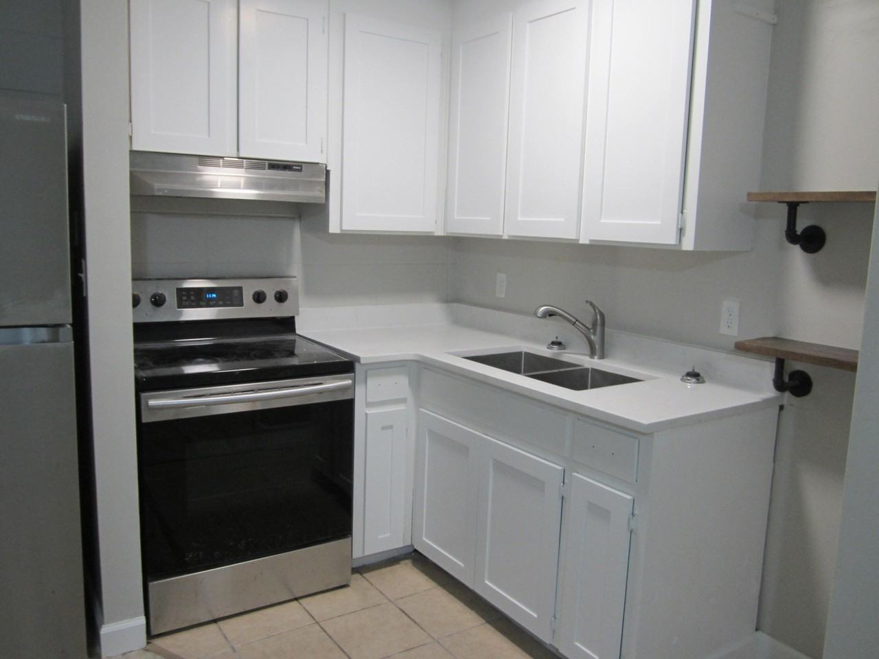 109 Chicago Ave Se #1 - Photo 4 of 9
