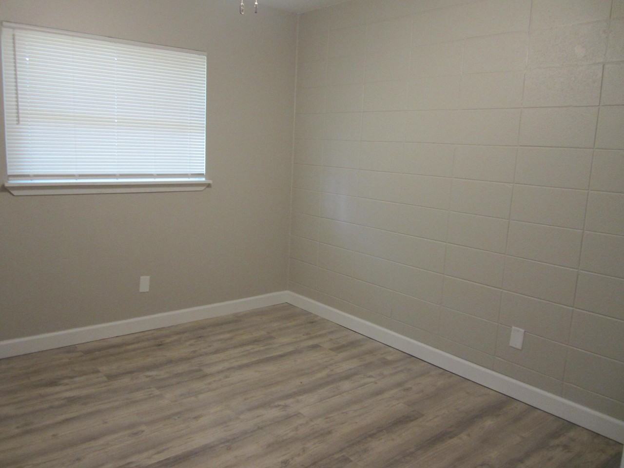109 Chicago Ave Se #1 - Photo 6 of 9