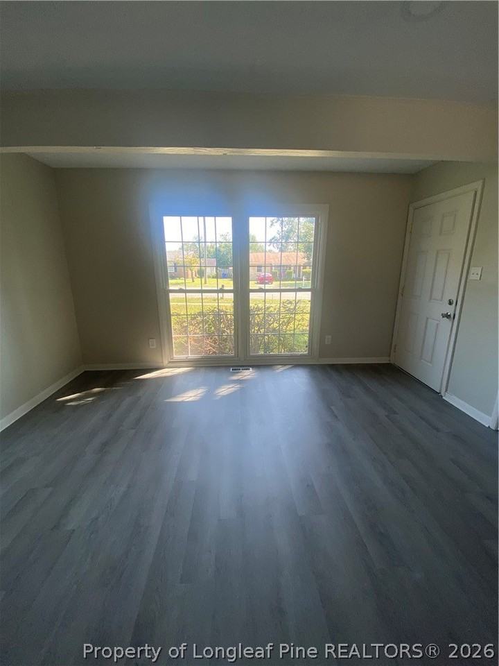 671 Wiltshire Rd - Photo 2 of 11