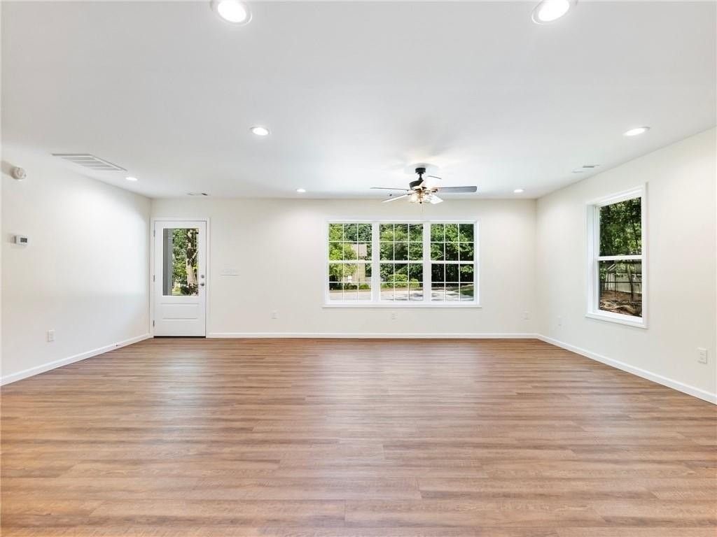 8079 Beachwood Dr - Photo 3 of 48