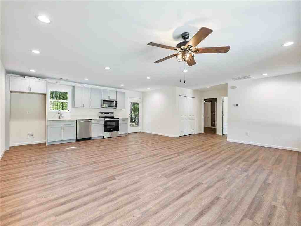 8079 Beachwood Dr - Photo 4 of 48
