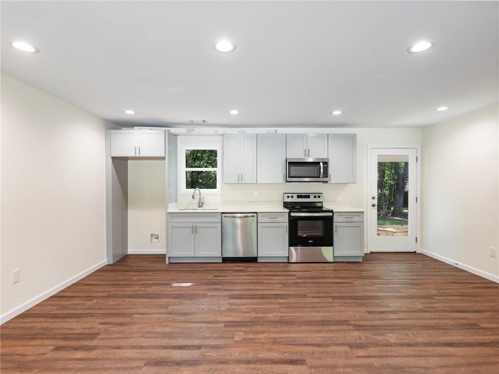 8079 Beachwood Dr - Photo 6 of 48