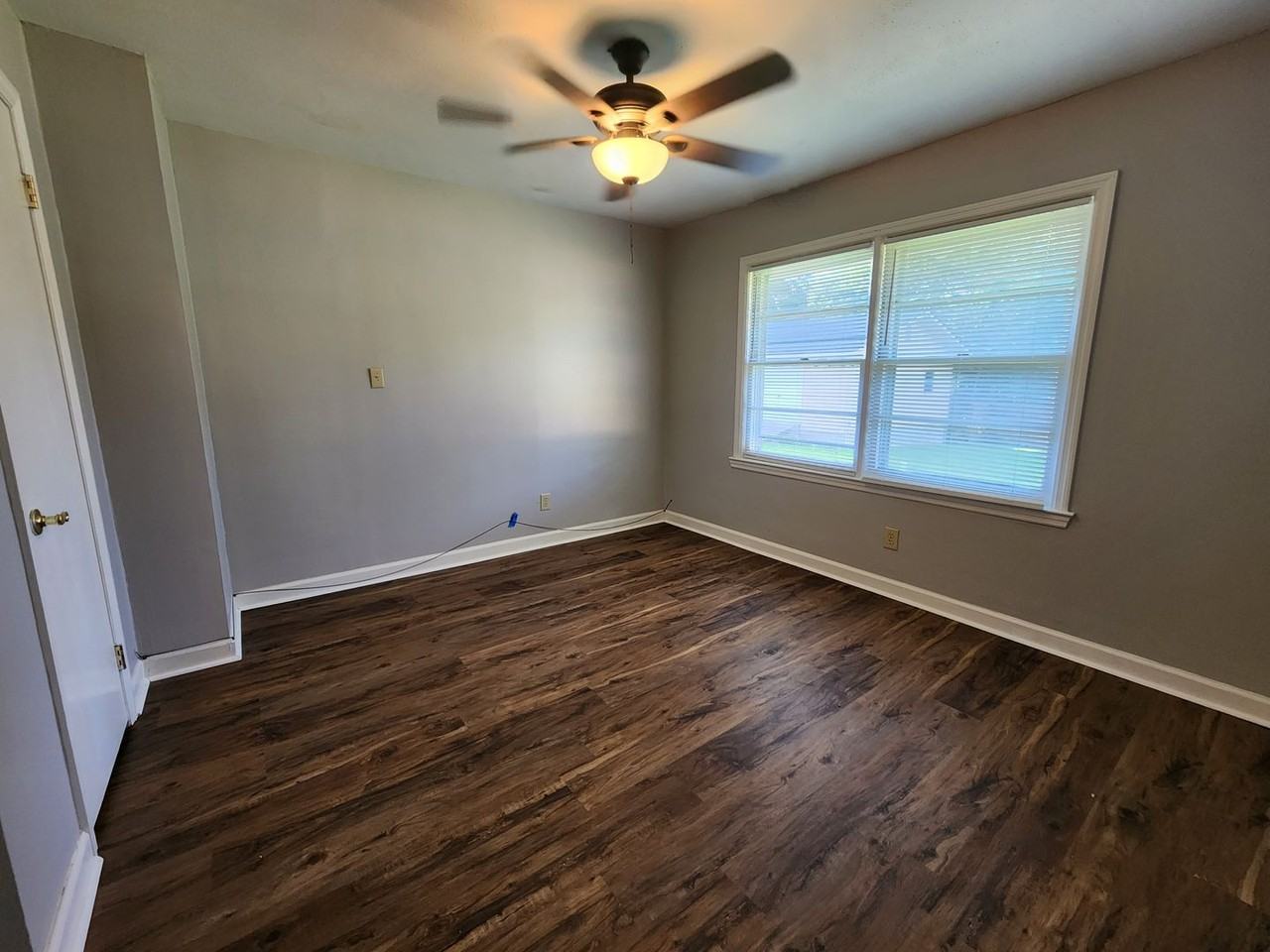 1213 Mcree Dr - Photo 5 of 9