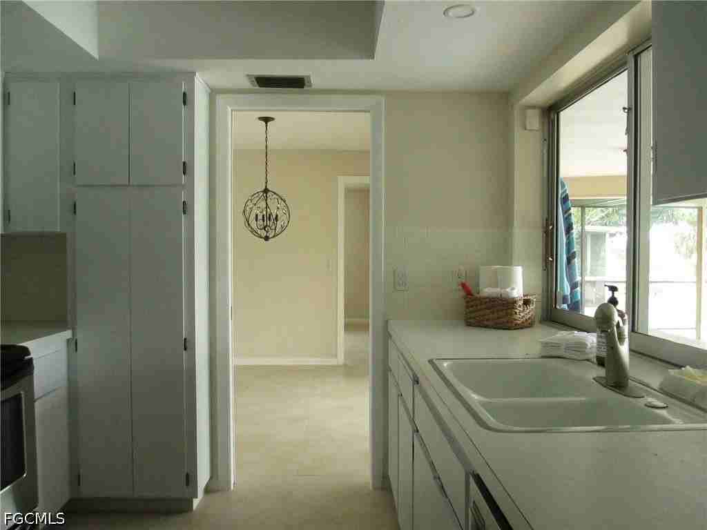 841 Se 41st St - Photo 5 of 21