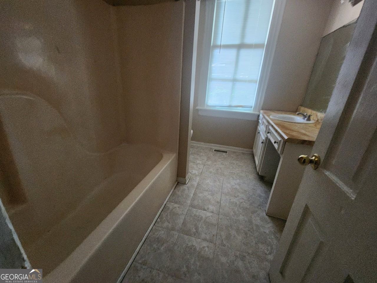 1113 19th St #A - Photo 5 of 10