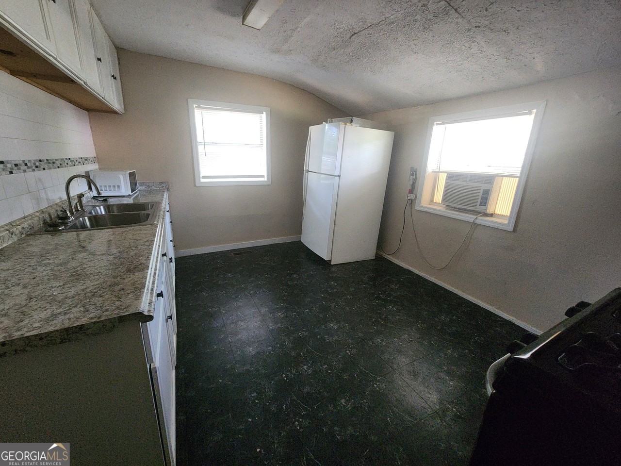 1113 19th St #A - Photo 6 of 10