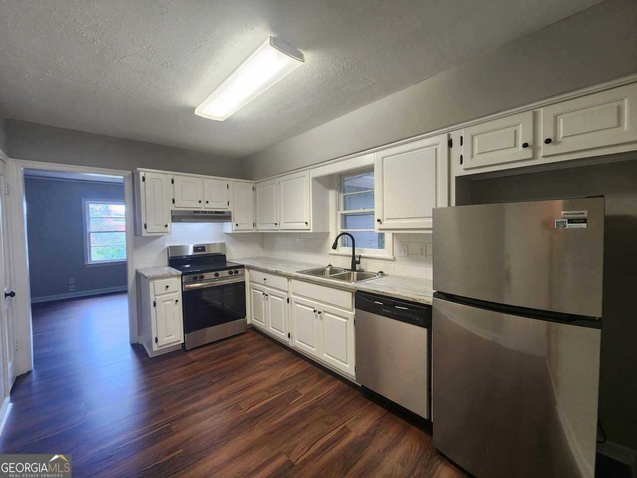 4117 Lake Dr - Photo 5 of 20