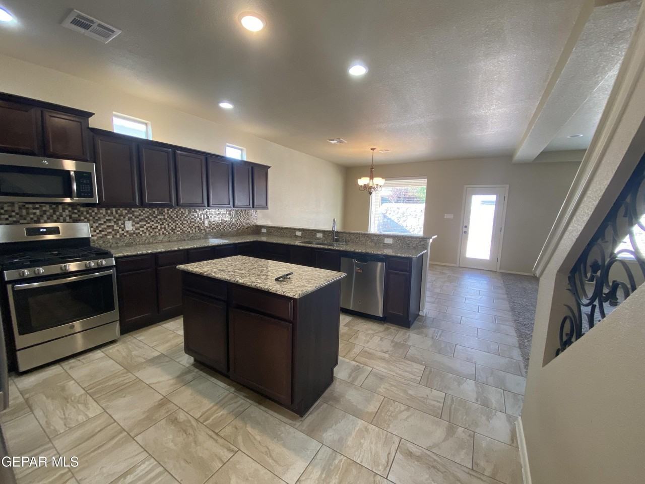 408 La Puesta Dr - Photo 2 of 24