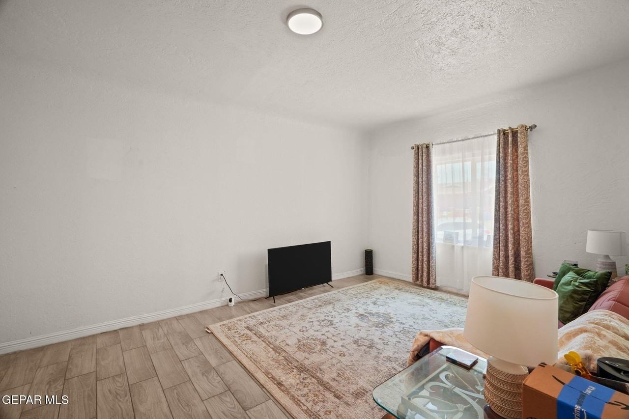2805 Grant Ave #A - Photo 4 of 20