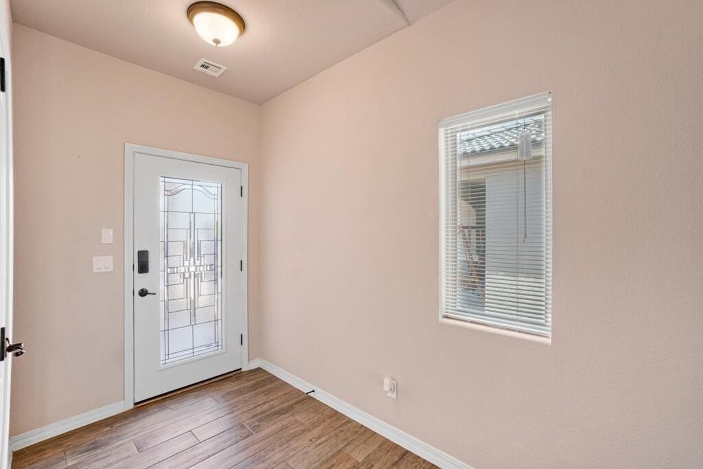 852 Lemington St - Photo 3 of 35