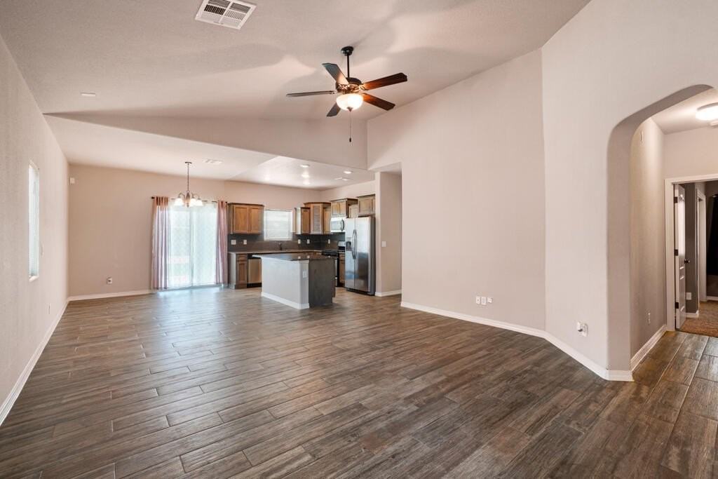852 Lemington St - Photo 4 of 35