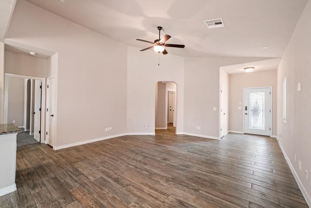 852 Lemington St - Photo 5 of 35