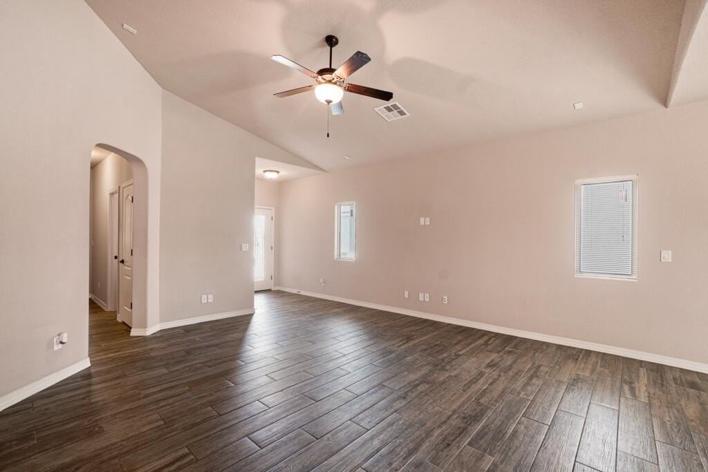 852 Lemington St - Photo 6 of 35