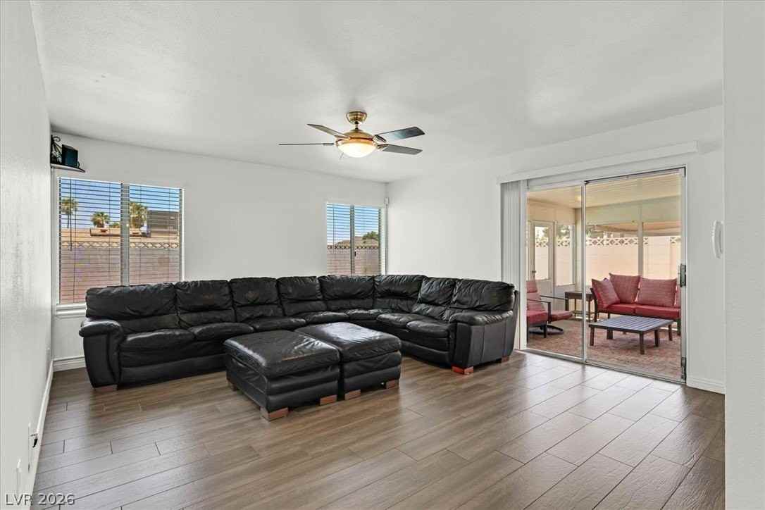 3956 Clear View Dr - Photo 5 of 30